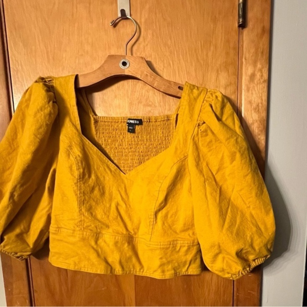 Express Women’s Mustard Crop Top Size Large